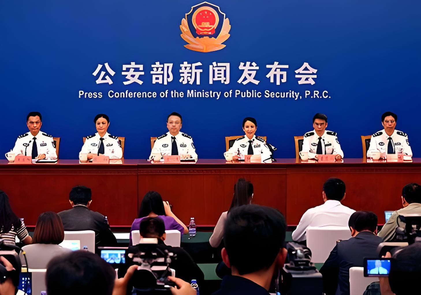 开展“情暖某某老兵”公益慈善活动