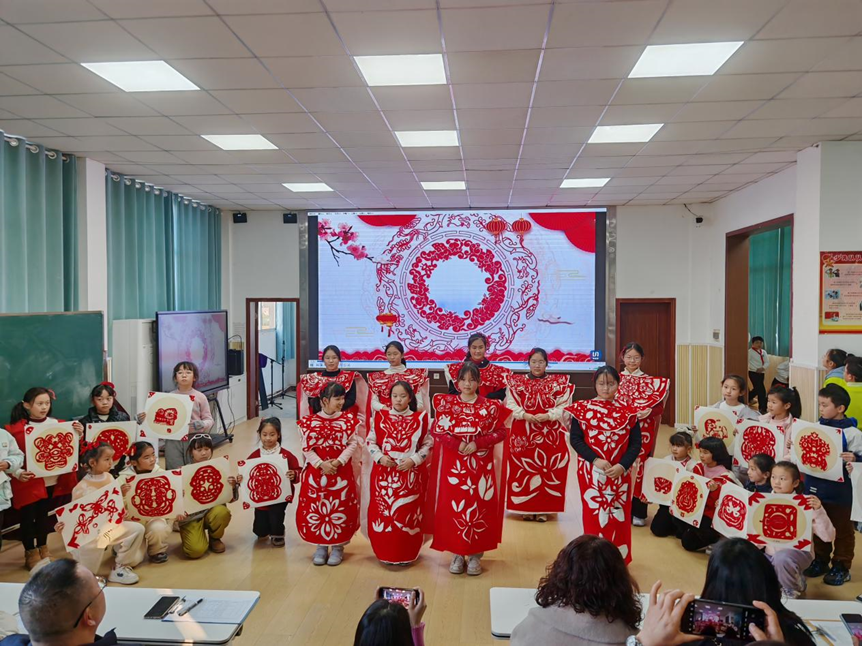 社彩少年逐光成长